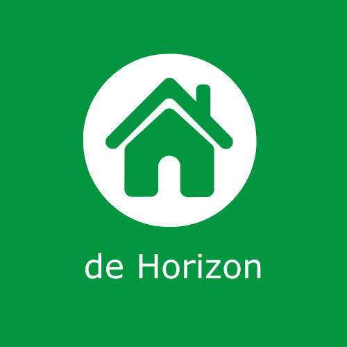 Een groen vierkant met een wit huisicoon als bedrijfslogo. Daaronder staat de naam "de Horizon" en de beschrijving "Perspectiefgroep." Deze groep ondersteunt jongeren met een focus op het ontwikkelen van hun persoonlijke groei en toekomstmogelijkheden.